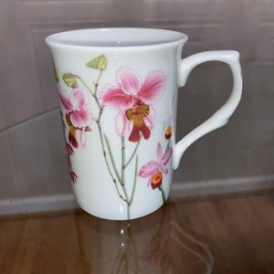 - - Brand New Beutiful Multicolor Floral Stechcol Mug .